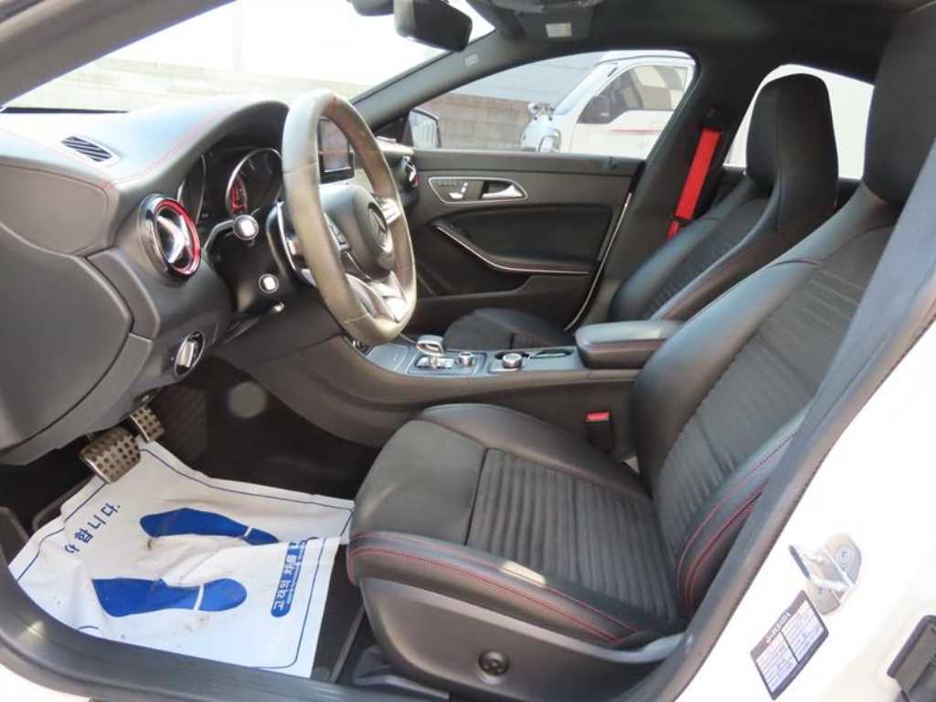 Mercedes Benz CLA Class - Vista 5