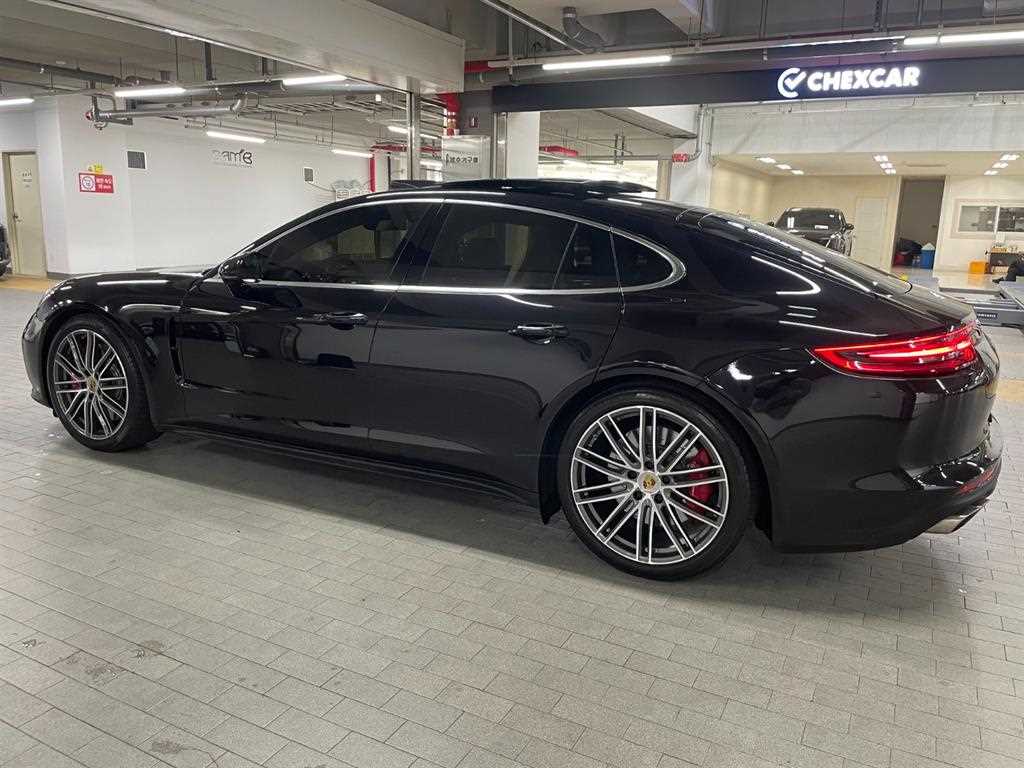 Porsche Panamera - Vista 4