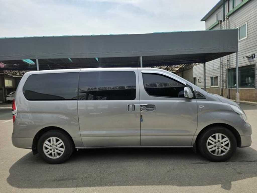 HYUNDAI Starex - Vista 2