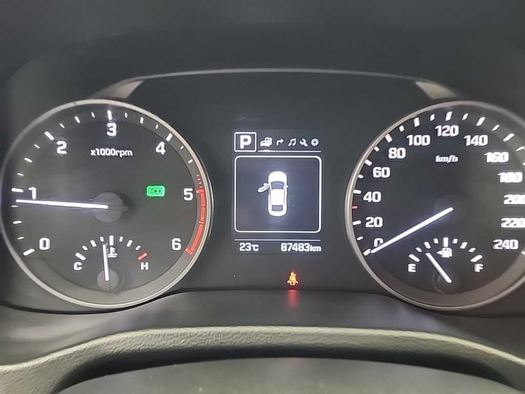 HYUNDAI Avante - Vista 6