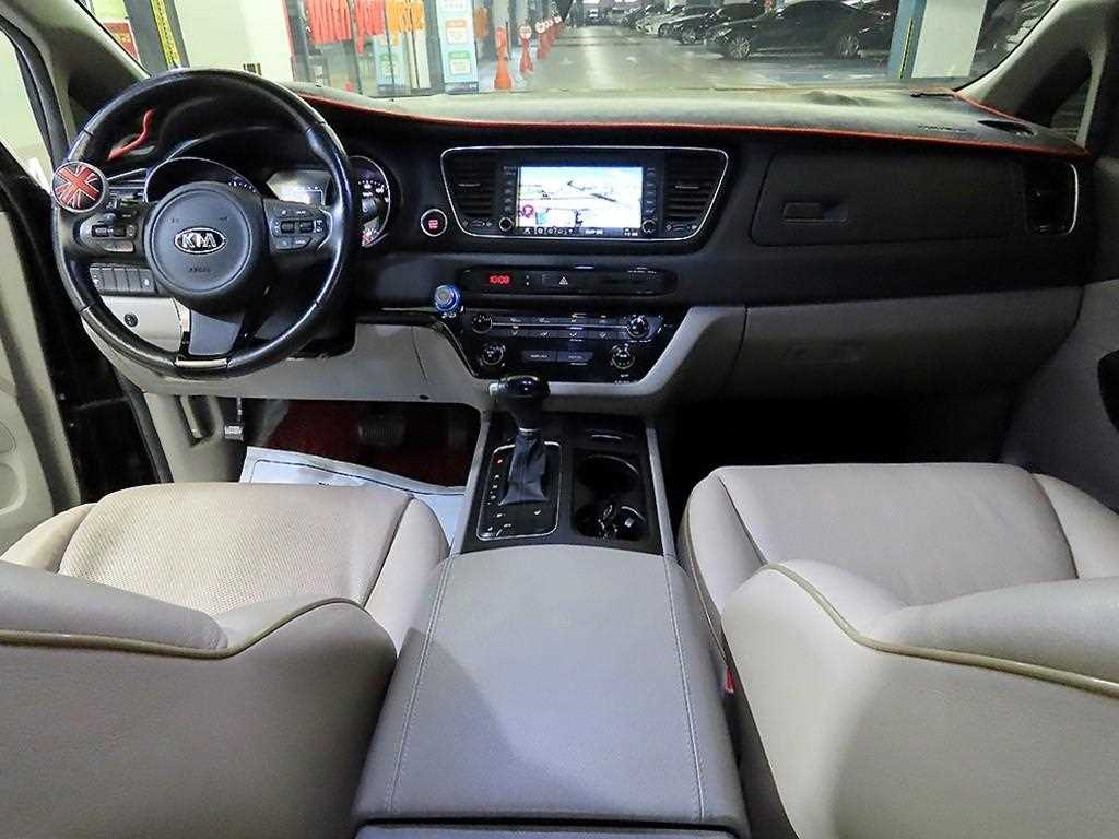 KIA Carnival - Vista 10