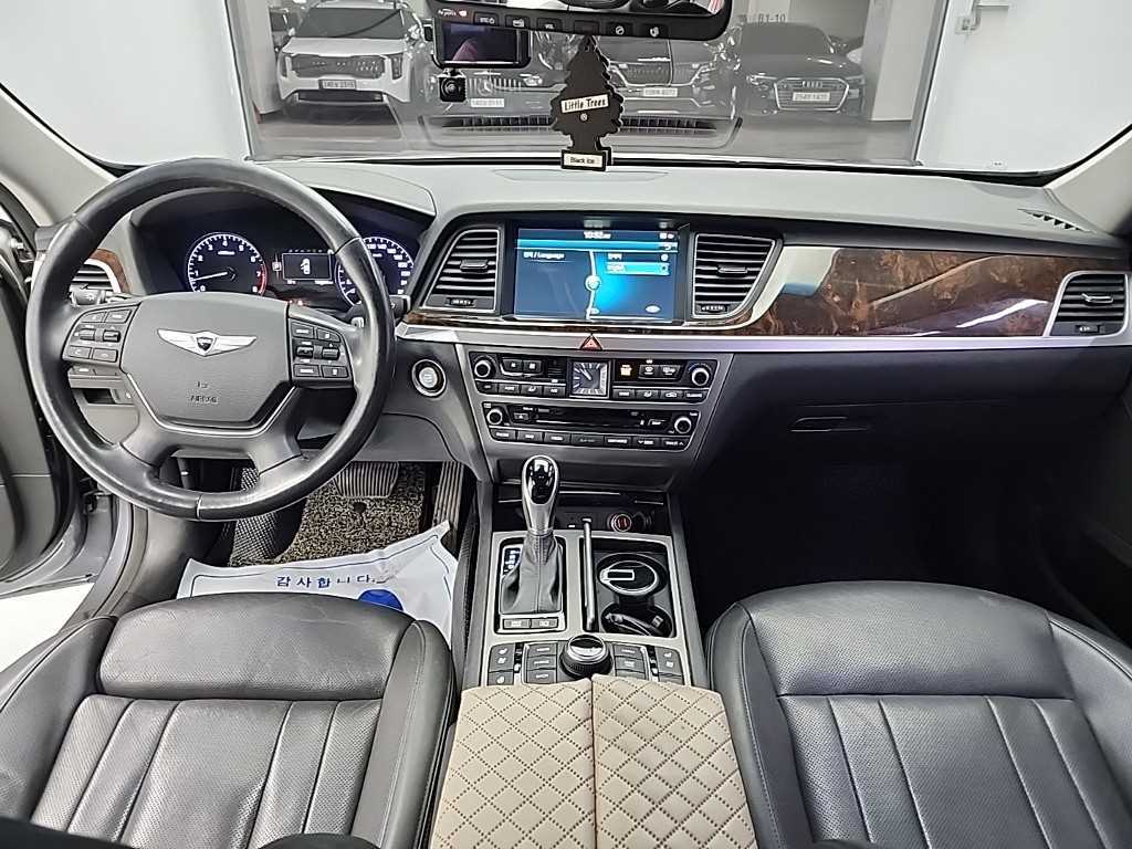 HYUNDAI Genesis - Vista 7