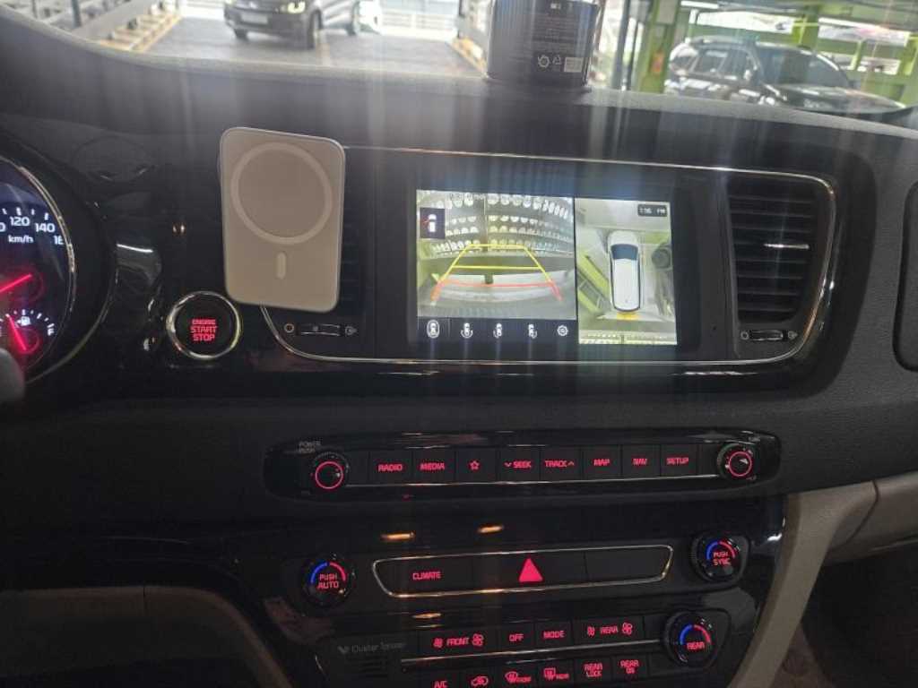 KIA Carnival - Vista 5