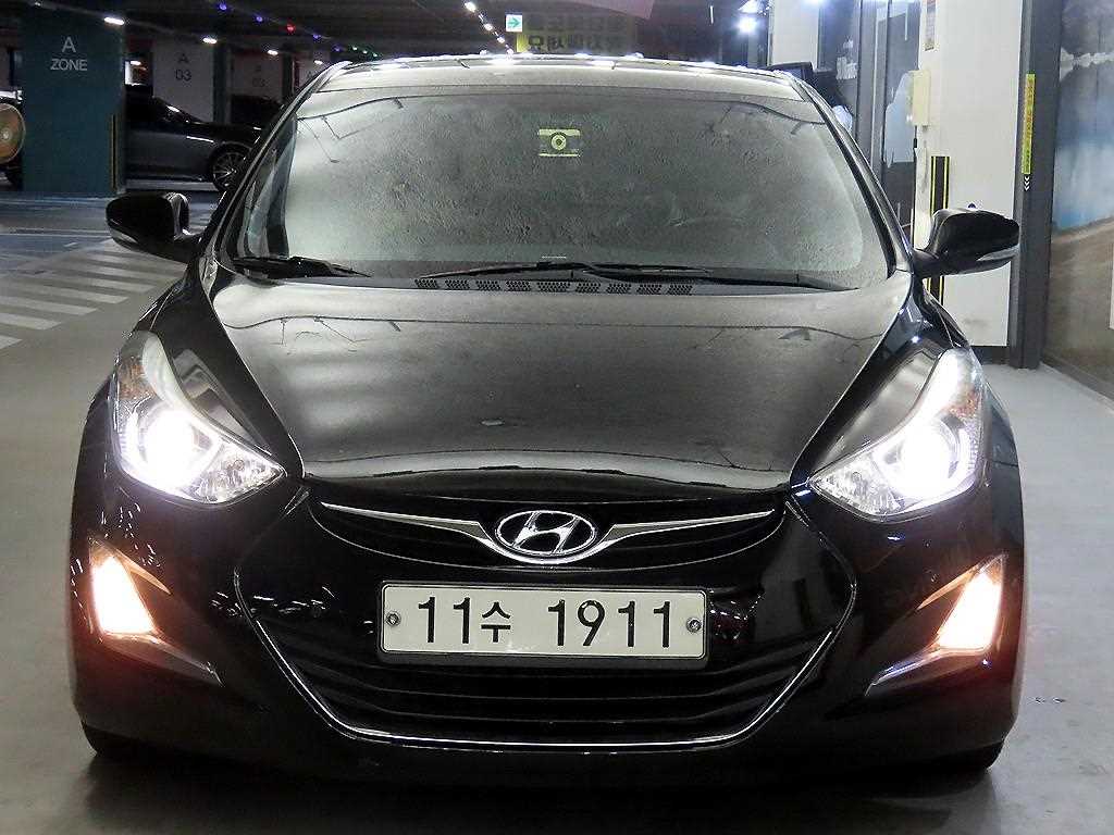 HYUNDAI Avante - Vista 2