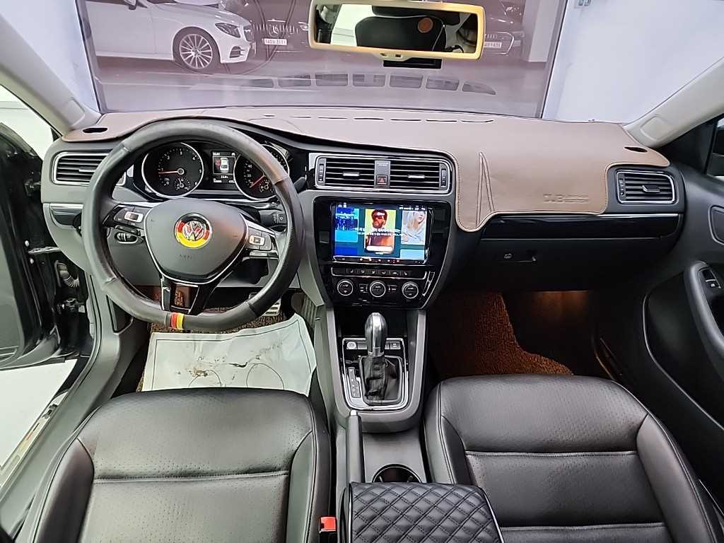 Volkswagen Jetta - Vista 7