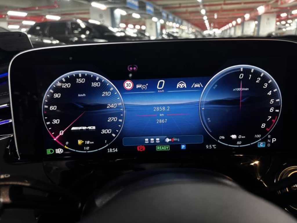 Mercedes Benz E class - Vista 8