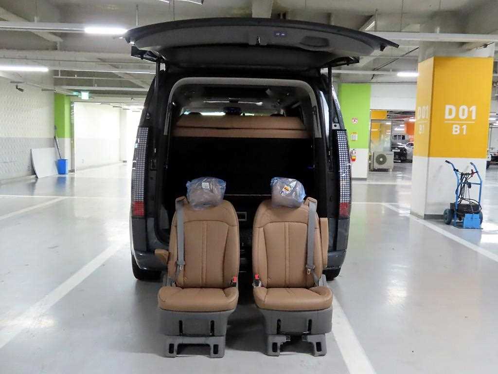 HYUNDAI Staria - Vista 5