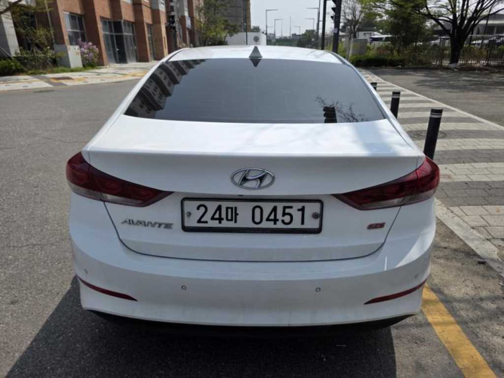 HYUNDAI Avante - Vista 2