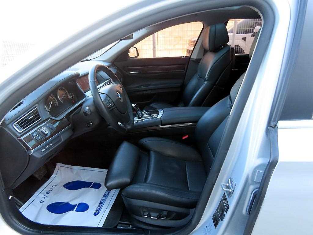 BMW 7 Series - Vista 5