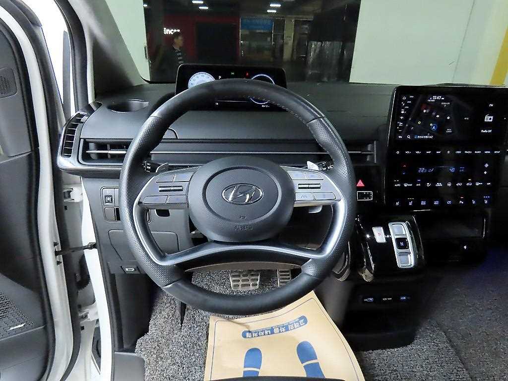 HYUNDAI Staria - Vista 9