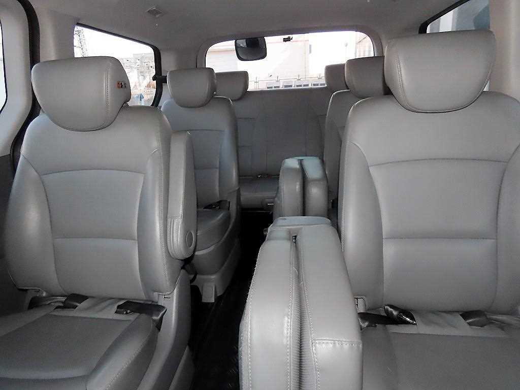 HYUNDAI Starex - Vista 7