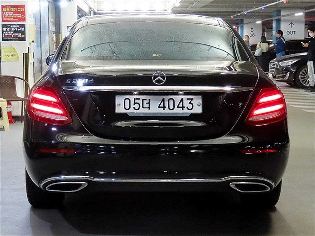 Mercedes Benz E class - Vista 5