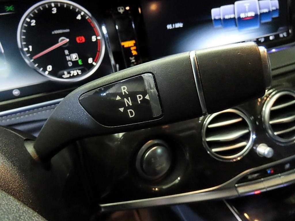 Mercedes Benz S Class - Vista 12