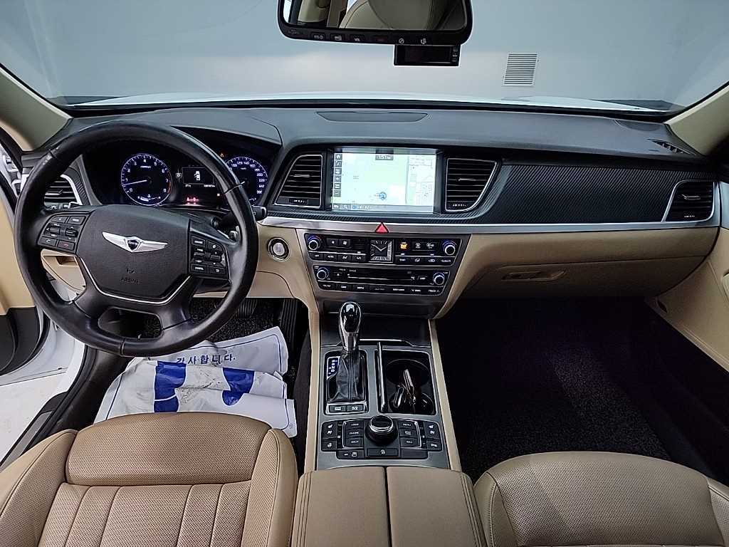 HYUNDAI Genesis - Vista 7