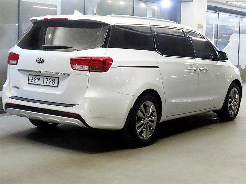 KIA Carnival - Vista 4