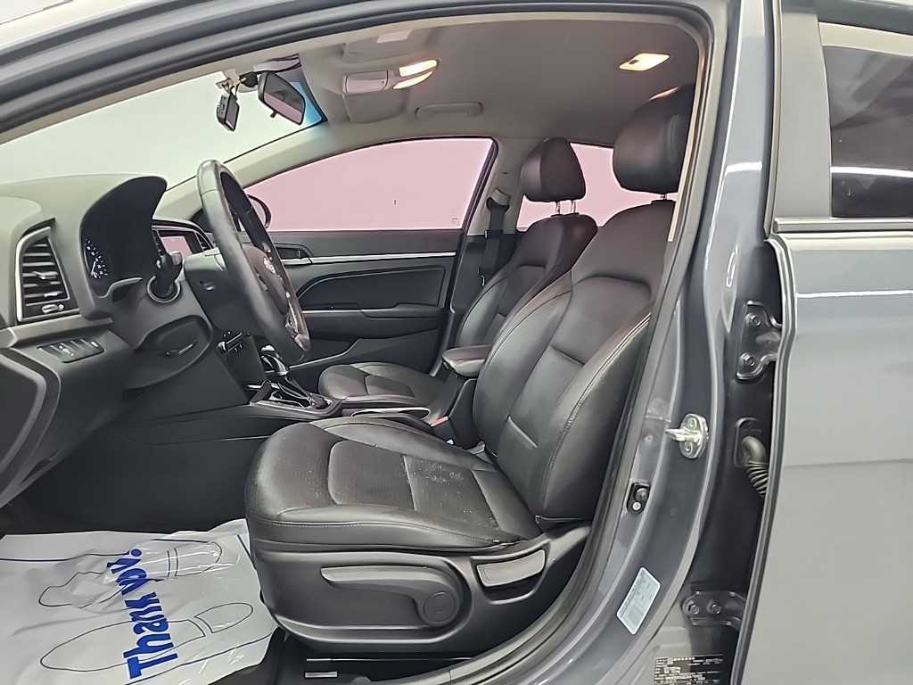 HYUNDAI Avante - Vista 11