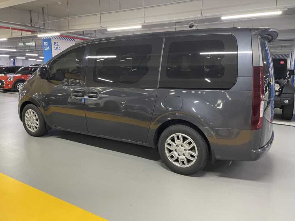 HYUNDAI Staria - Vista 4