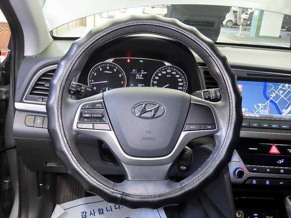 HYUNDAI Avante - Vista 8