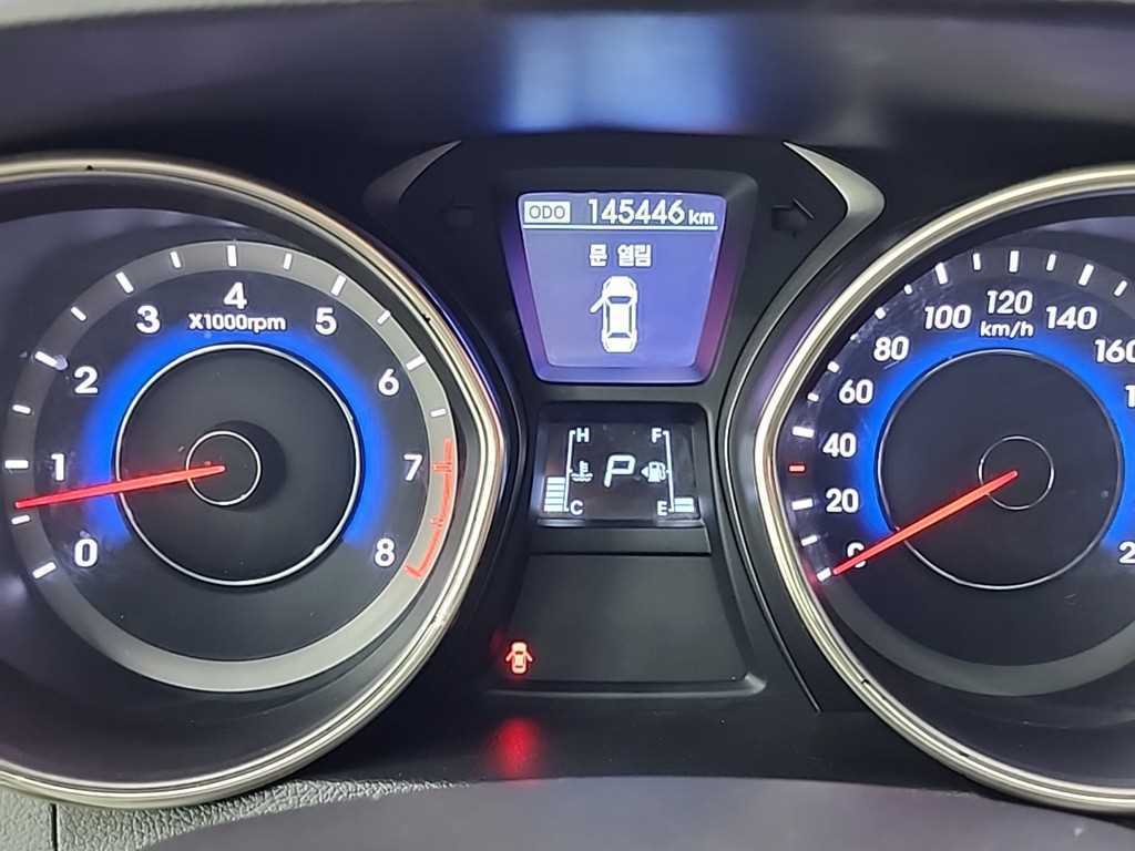 HYUNDAI Avante - Vista 6