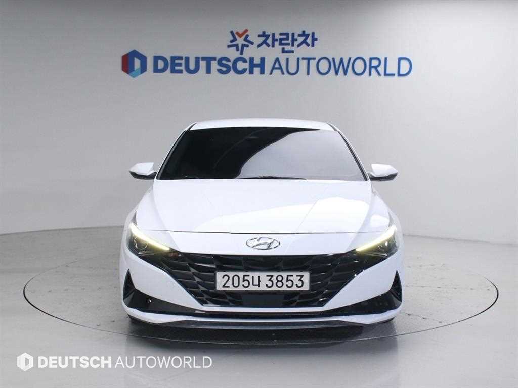 HYUNDAI Avante - Vista 3