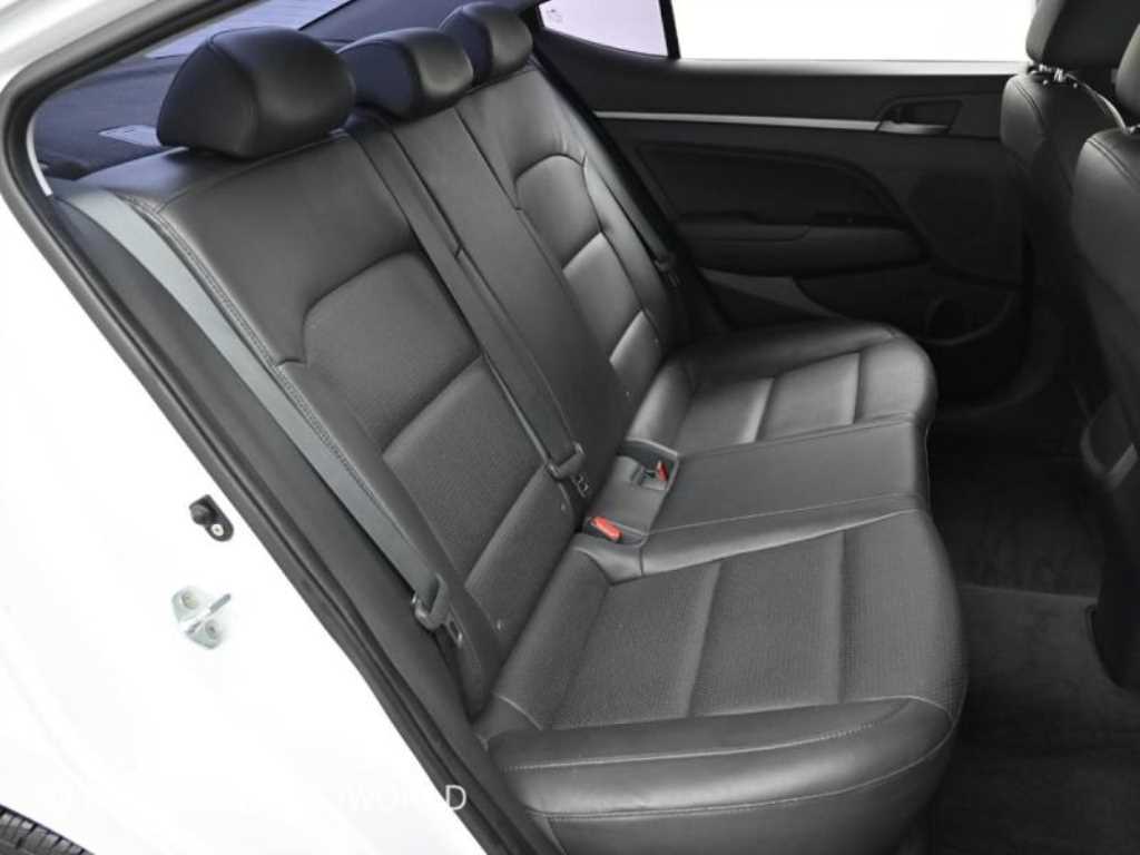 HYUNDAI Avante - Vista 12