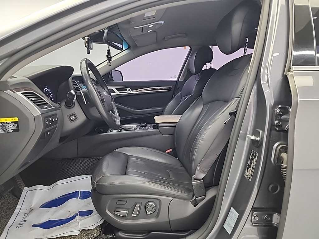 HYUNDAI Genesis - Vista 11