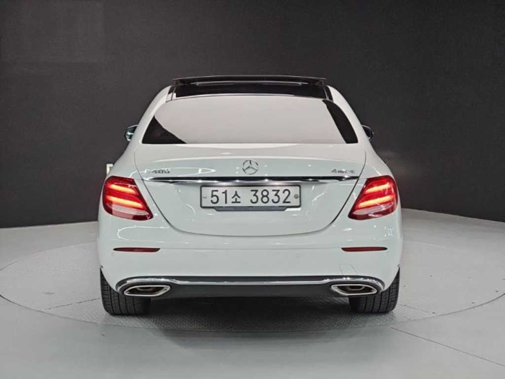 Mercedes Benz E class - Vista 4