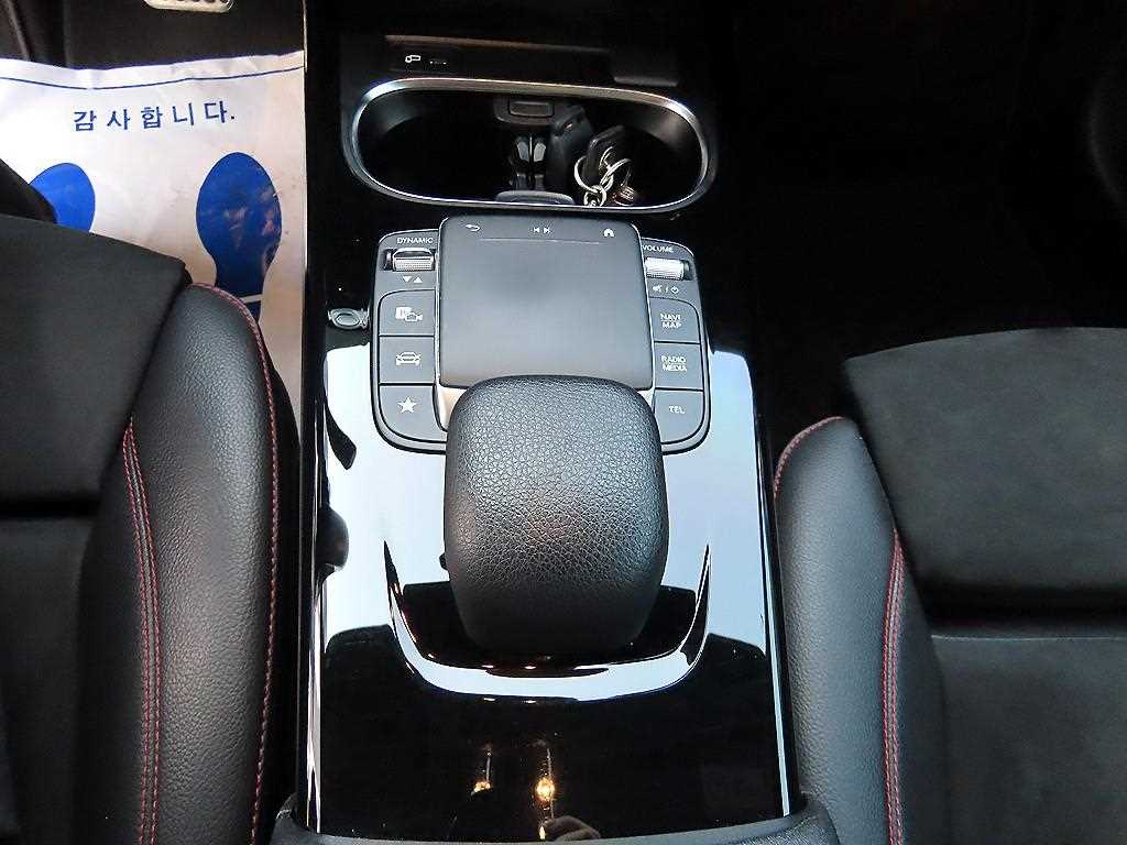 Mercedes Benz CLA Class 2021 Negro - Importación desde Corea - HF Imports Iquique - Foto 13