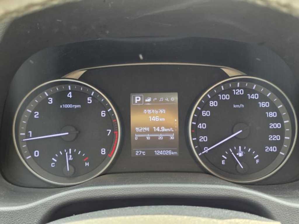 HYUNDAI Avante - Vista 6