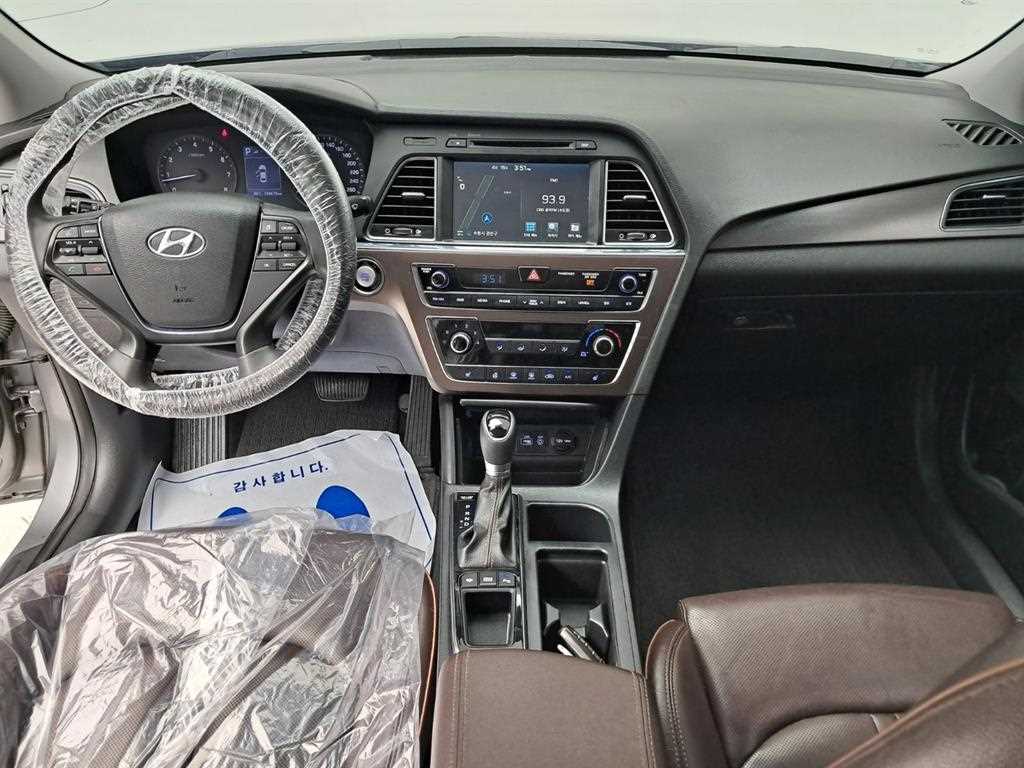 HYUNDAI Sonata - Vista 6