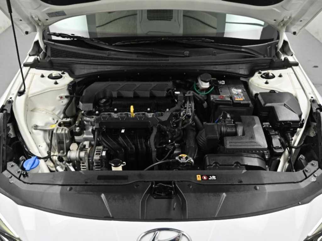 HYUNDAI Avante - Vista 6