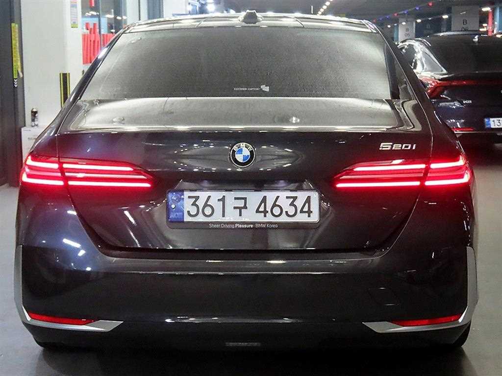 BMW 5 Series - Vista 5