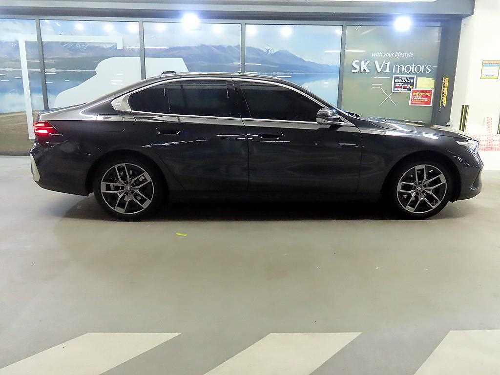 BMW 5 Series - Vista 3