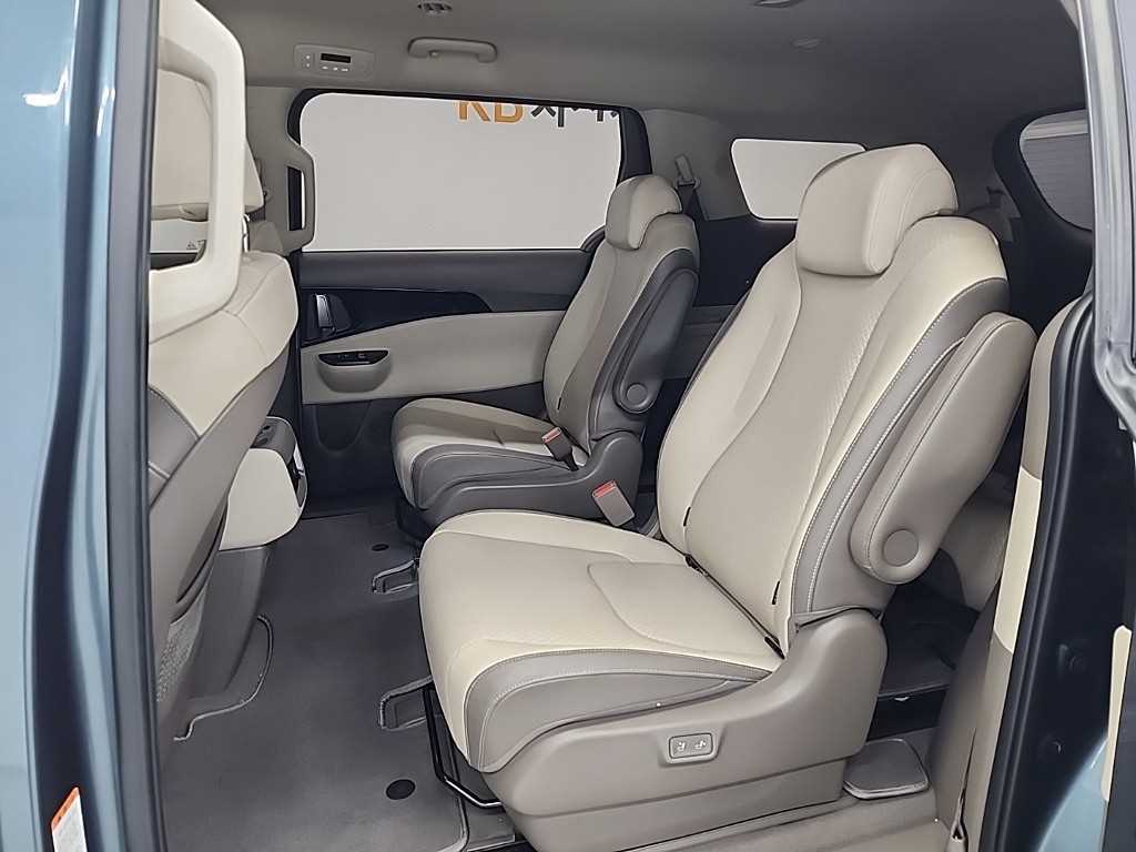 KIA Carnival - Vista 12