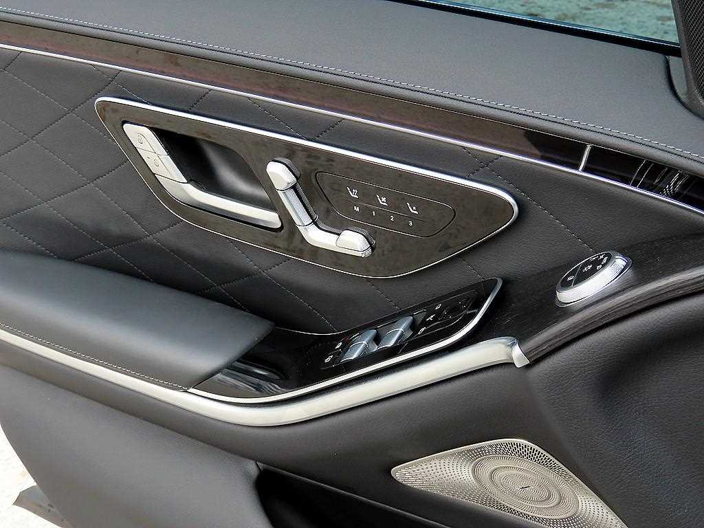 Mercedes Benz S Class - Vista 12