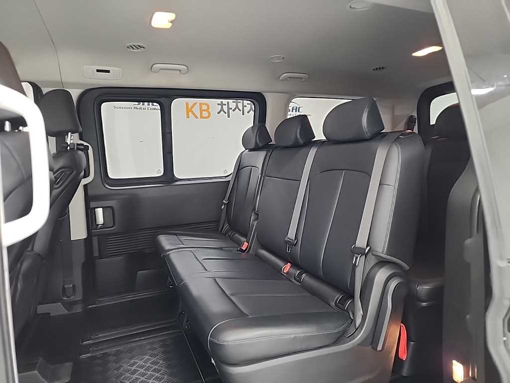 HYUNDAI Staria - Vista 12