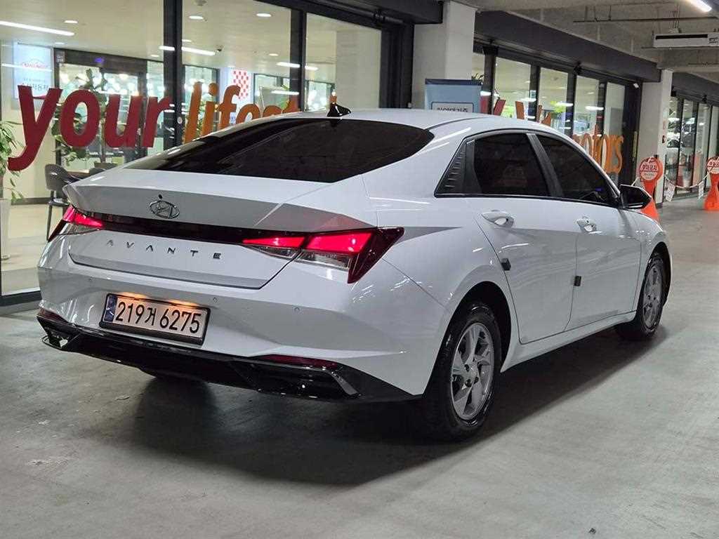 HYUNDAI Avante - Vista 4