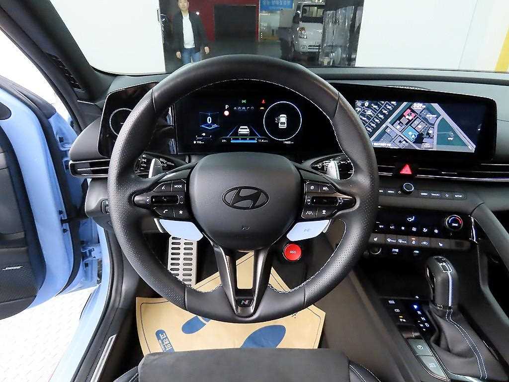 HYUNDAI Avante - Vista 9