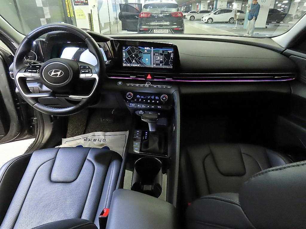 HYUNDAI Avante - Vista 10