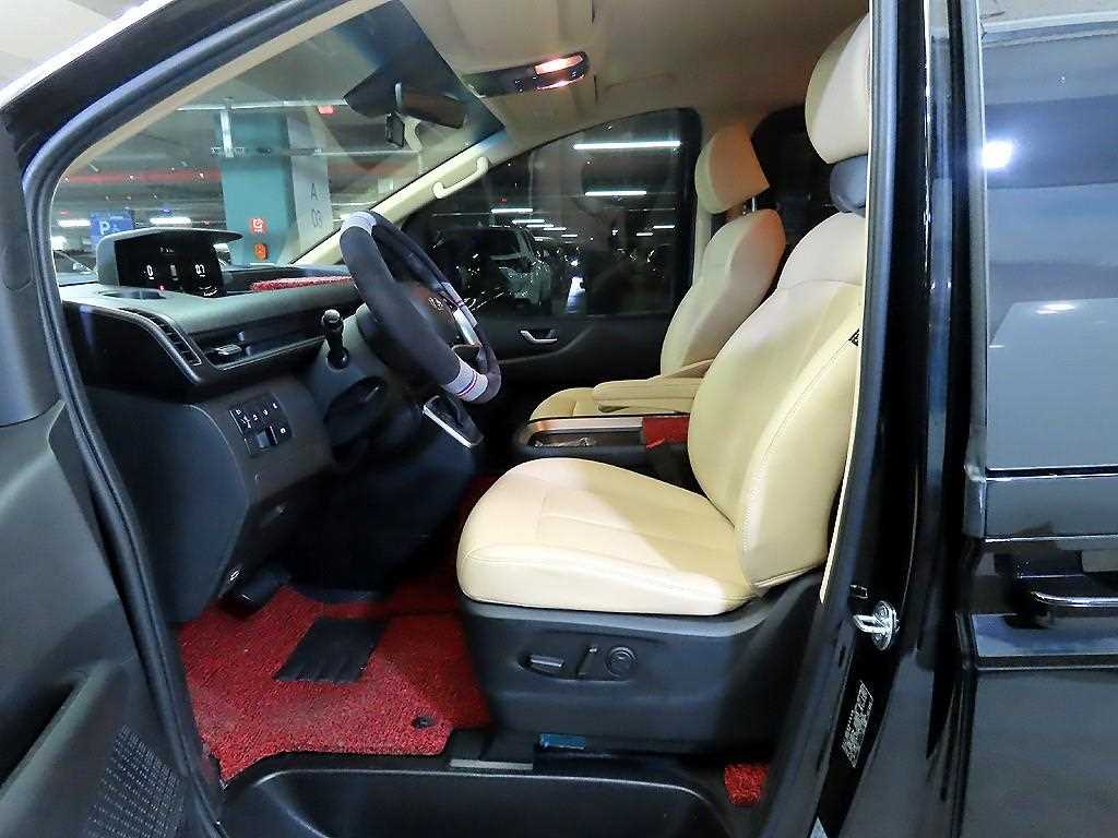 HYUNDAI Staria - Vista 6