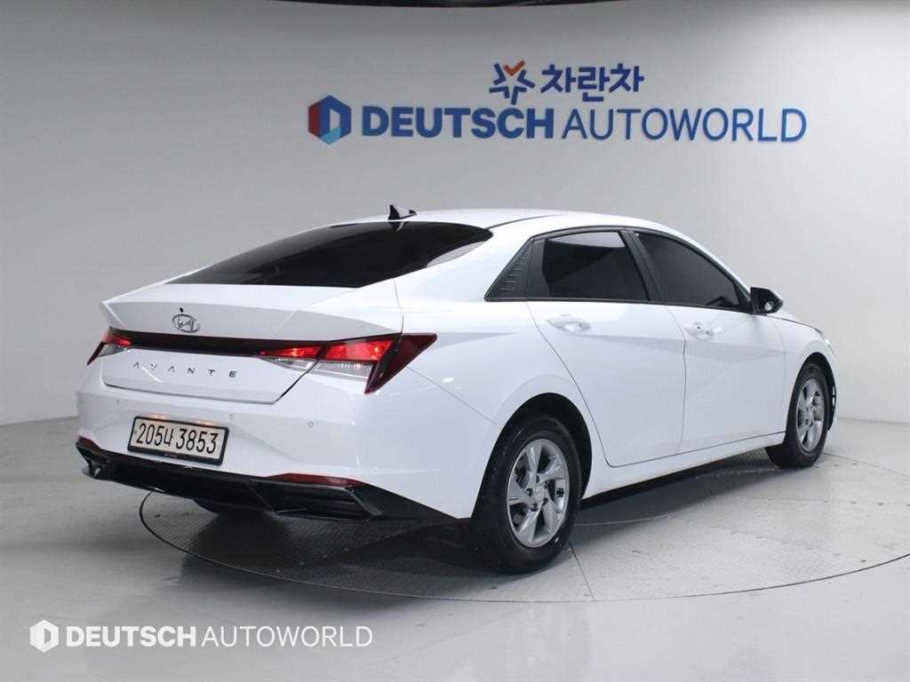 HYUNDAI Avante - Vista 2