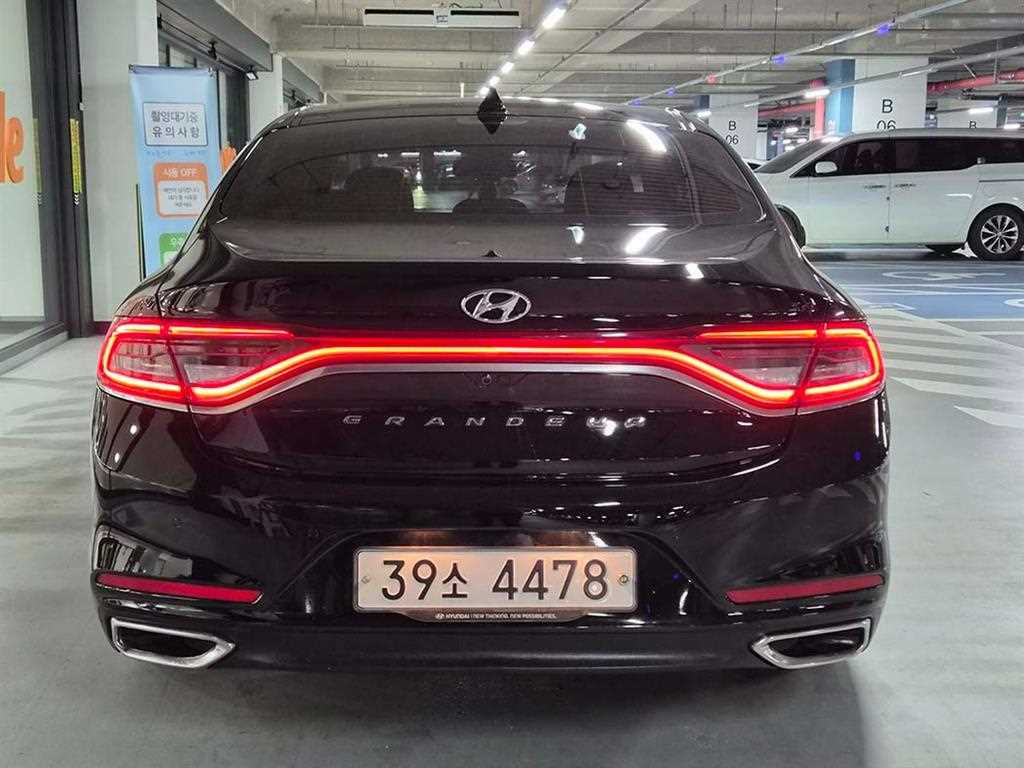 HYUNDAI Grandeur - Vista 5