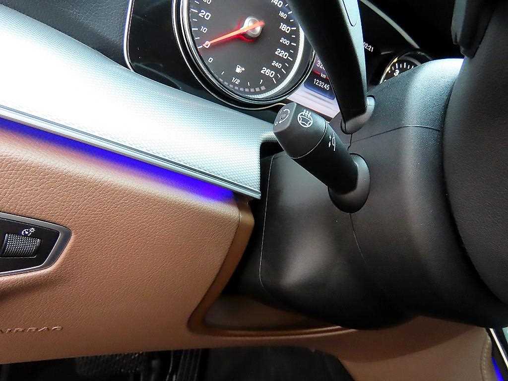 Mercedes Benz E class - Vista 12