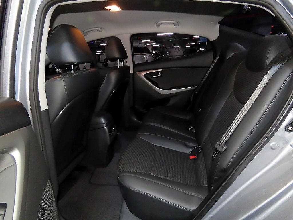 HYUNDAI Avante - Vista 7