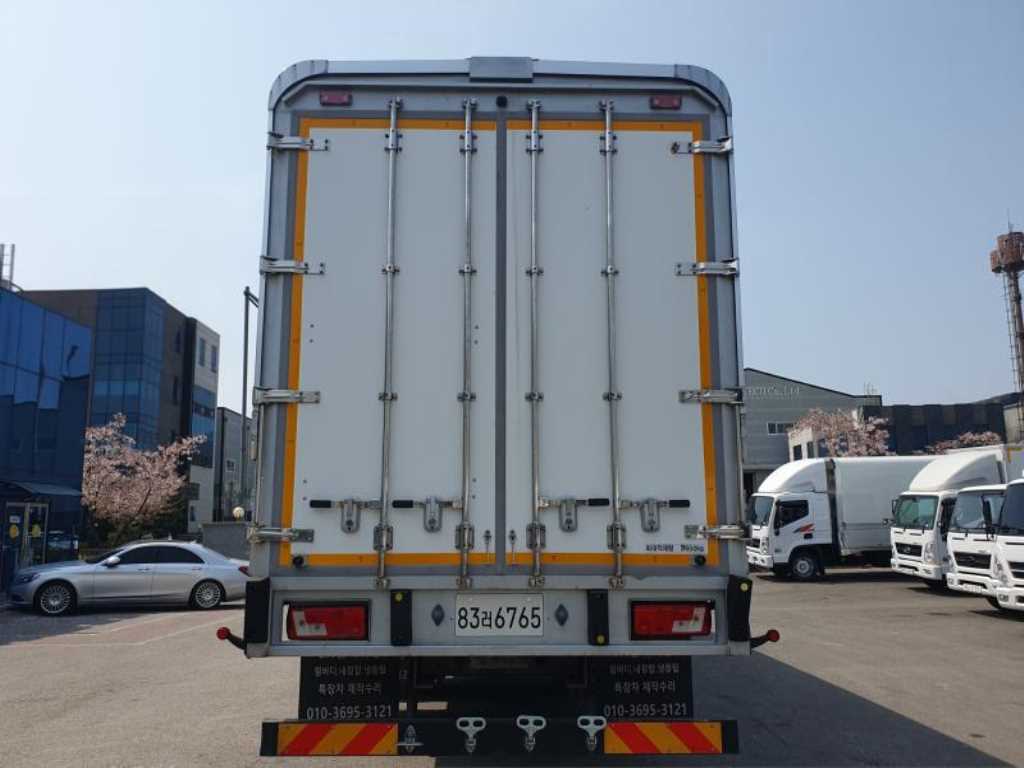 medium and large cargo truck - Vista 7