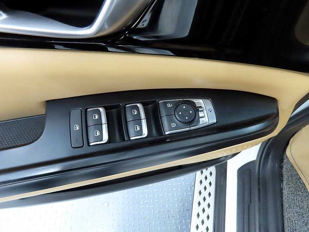 KIA Carnival - Vista 11