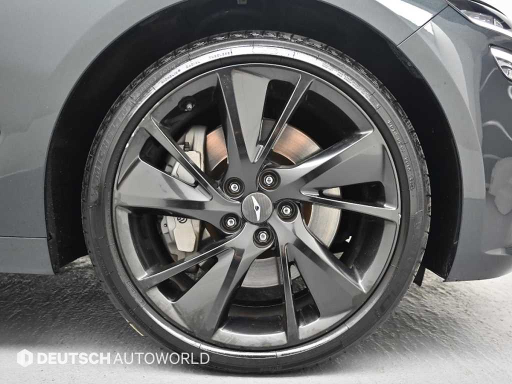 Genesis G70 - Vista 5