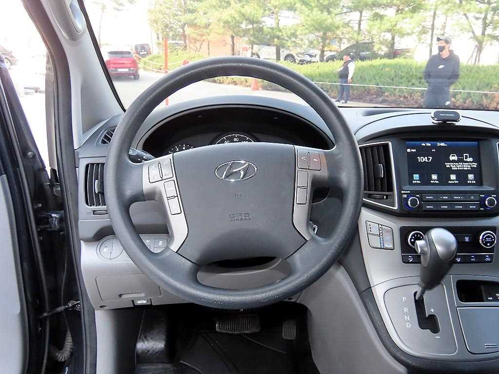 HYUNDAI Starex - Vista 9