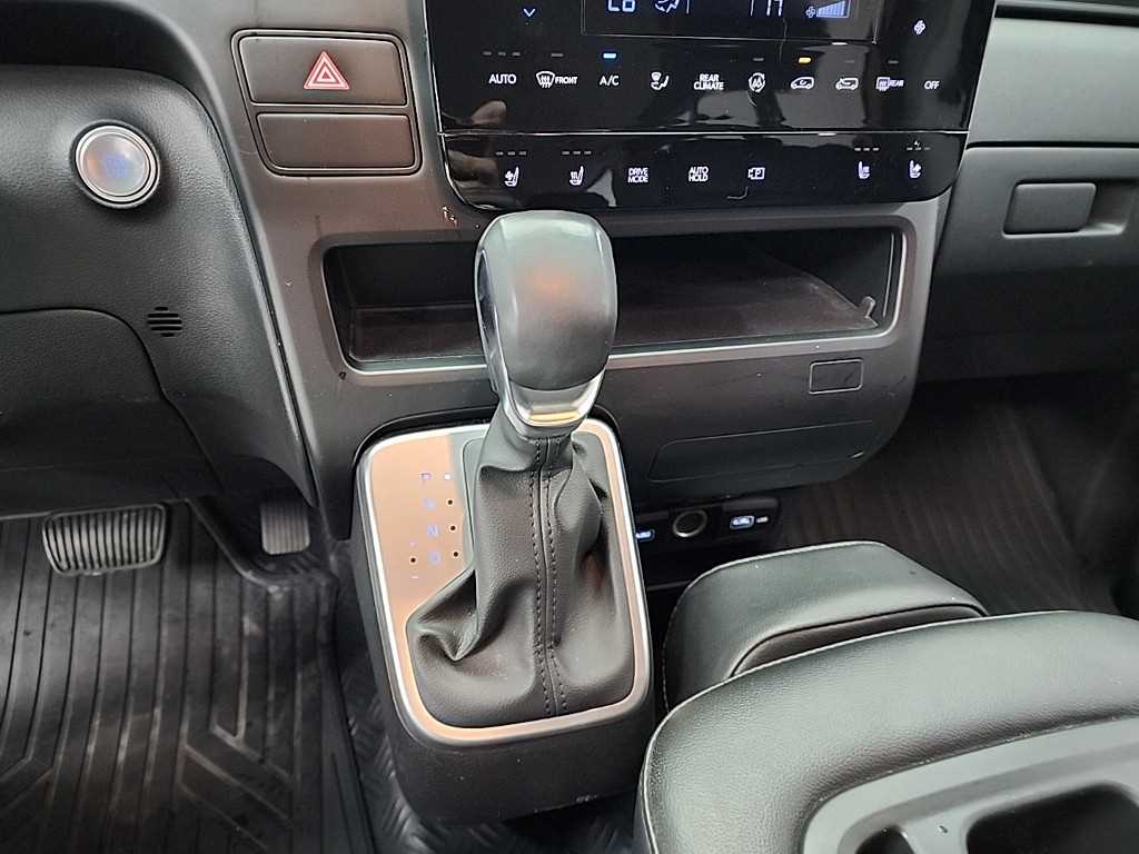 HYUNDAI Staria - Vista 8