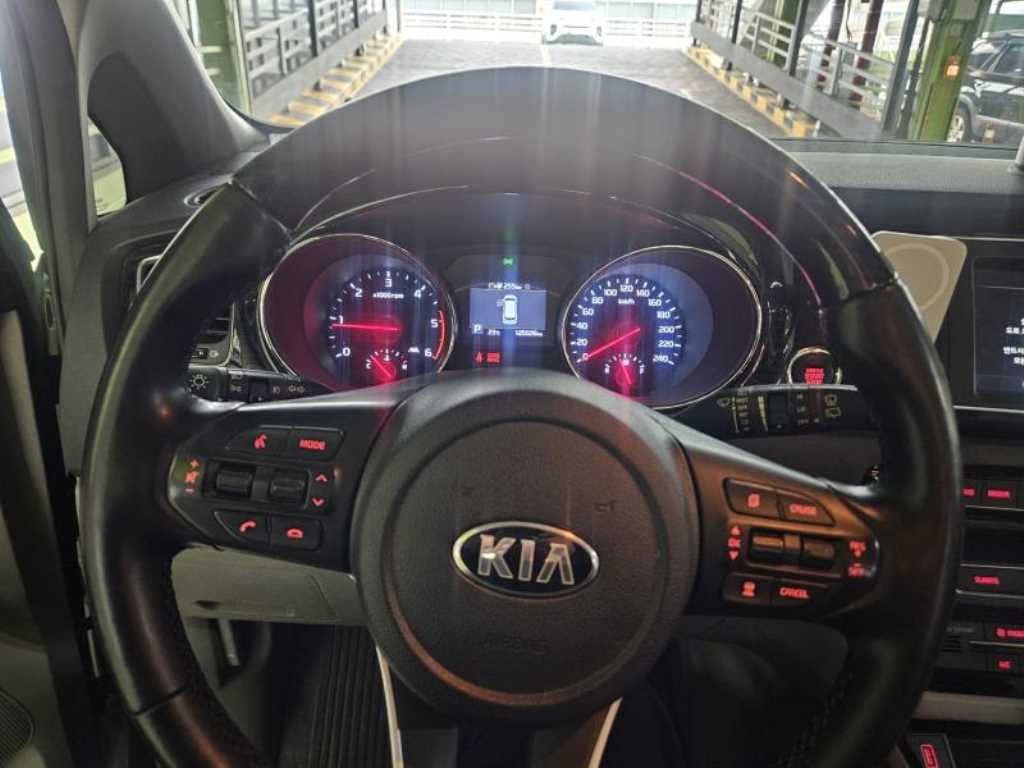 KIA Carnival - Vista 4